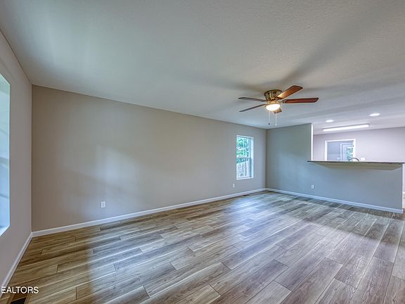 5th image of 807 D Dr SW