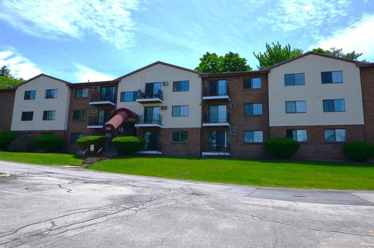 2 bed, 1.0 bath, 764 sqft, $1,800 — Photo 2