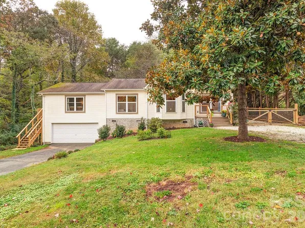 5 Parkway Creek Dr, Asheville, NC 28803
