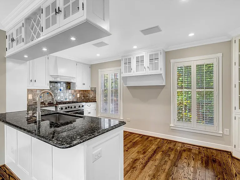 303 S Union St — Photo 23