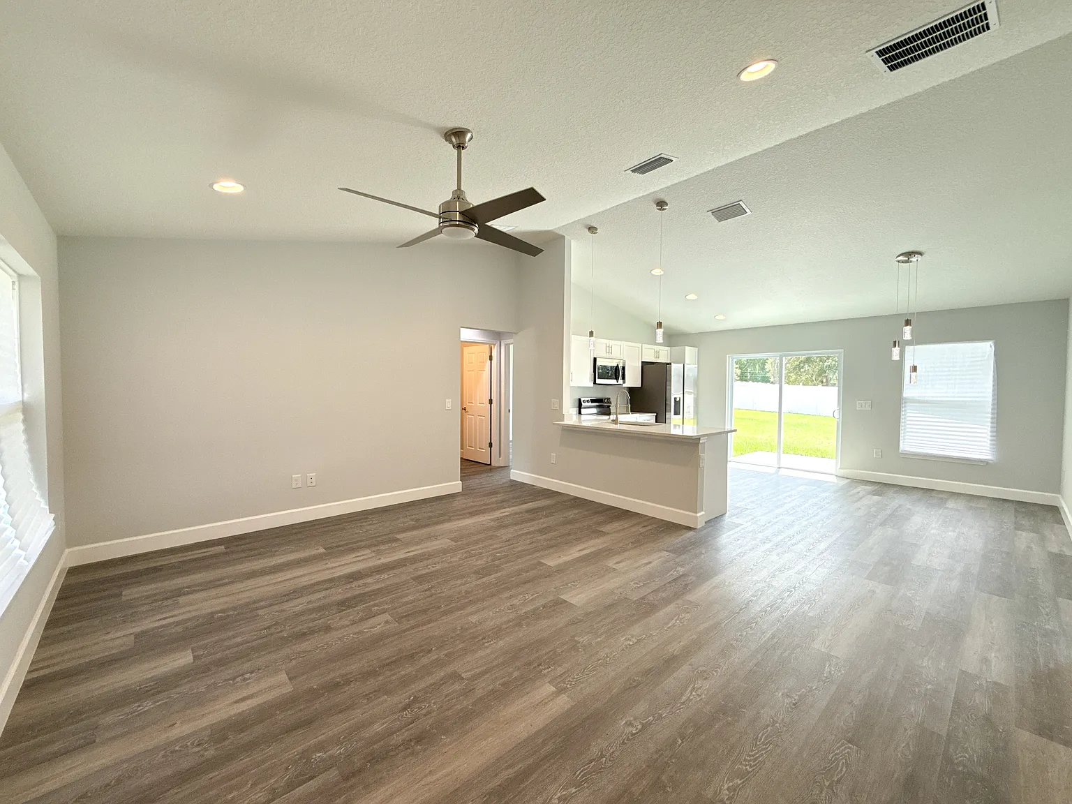 3 bed, 1267 sqft, $1,850 — Photo 4