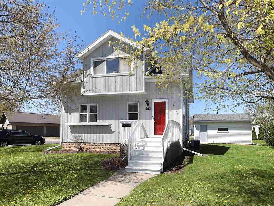 1st image of 663 W Winneconne Ave