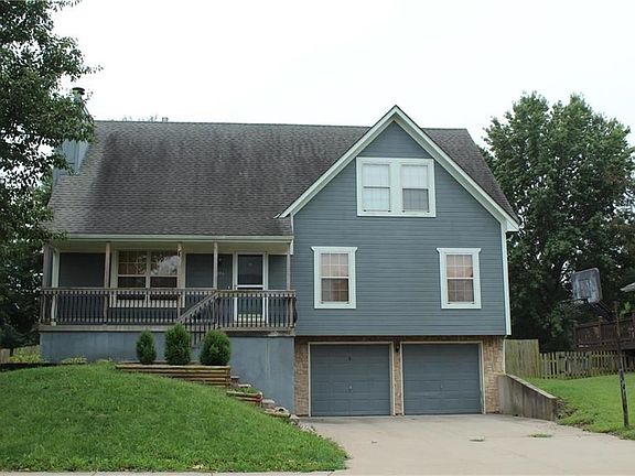 2nd image of 1116 SW Hillcrest Dr