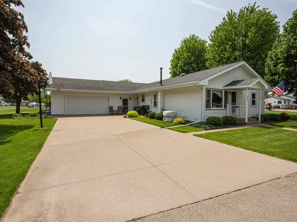 216 E Yuba St, Cuba City, WI 53807