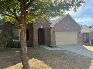 813 Hawk Valley Dr, Little Elm, TX 75068