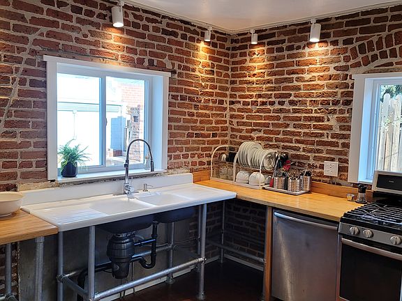 The kitchen is super clean, uncluttered and full of light with the exposed brick bringing all the decoration you need!