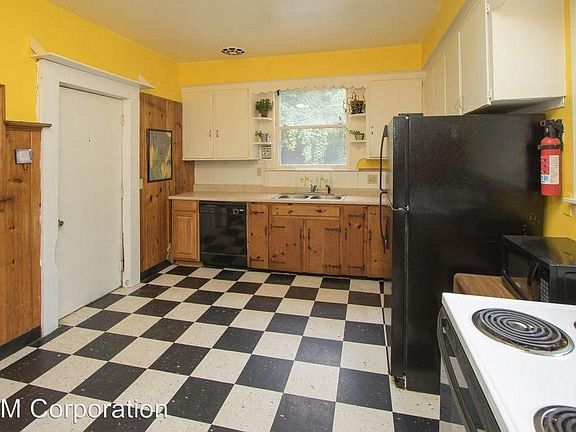 2nd image of 417 Woodward Ave