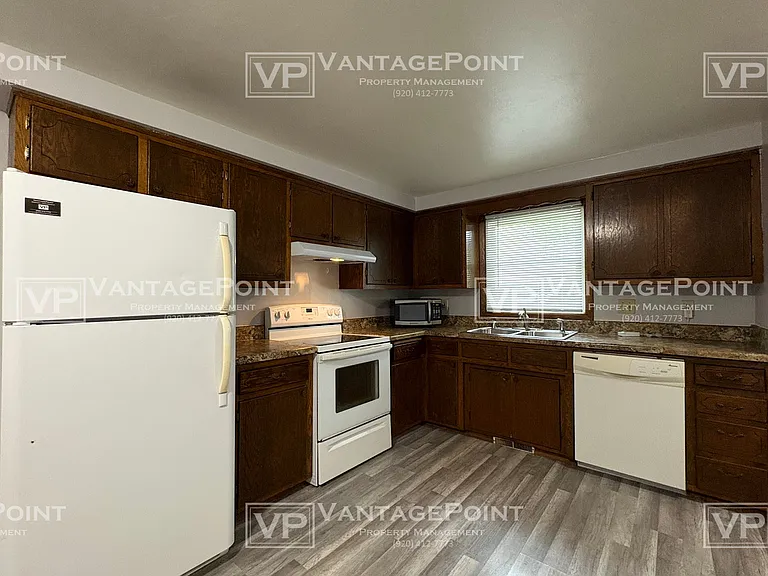 1521 Ridgeway Dr — Photo 2