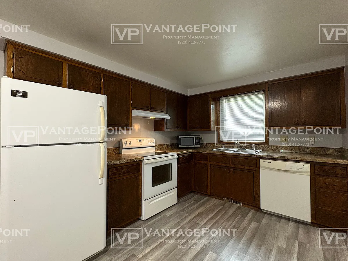 Building Photo - 1521 Ridgeway Dr
