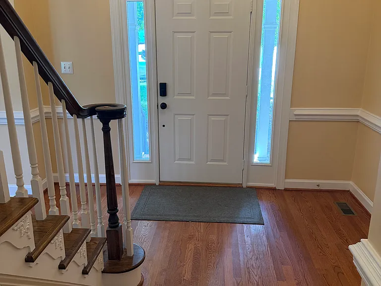 504 Thorngate Rd — Photo 2