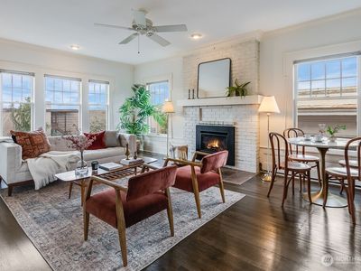 214 13th Avenue E #9, Seattle, WA, 98102