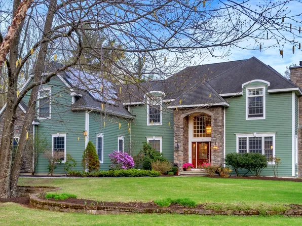 15 Westbrook Ter, Pittsfield, MA 01201