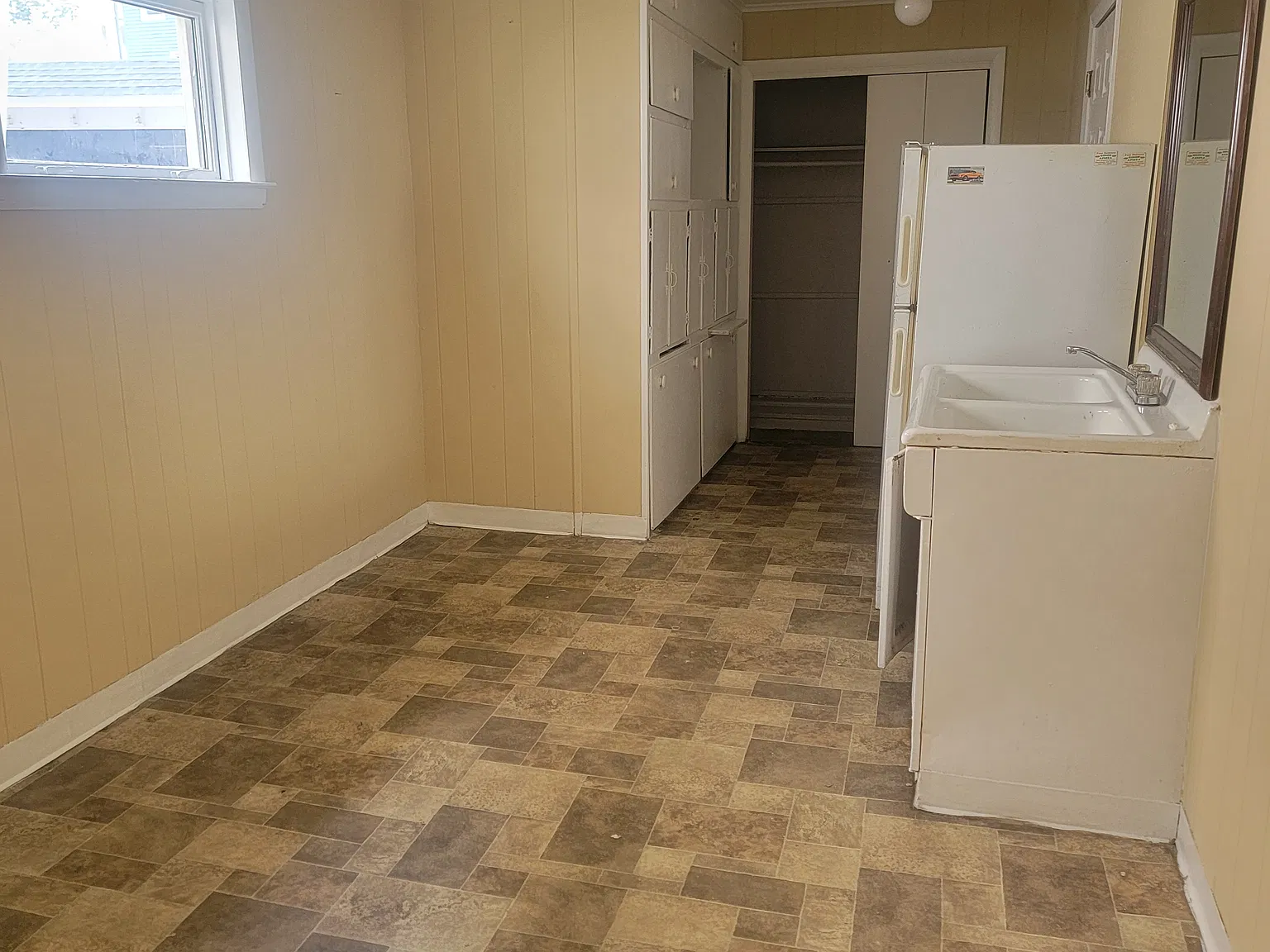 Studio, 800 sqft, $975 — Photo 1