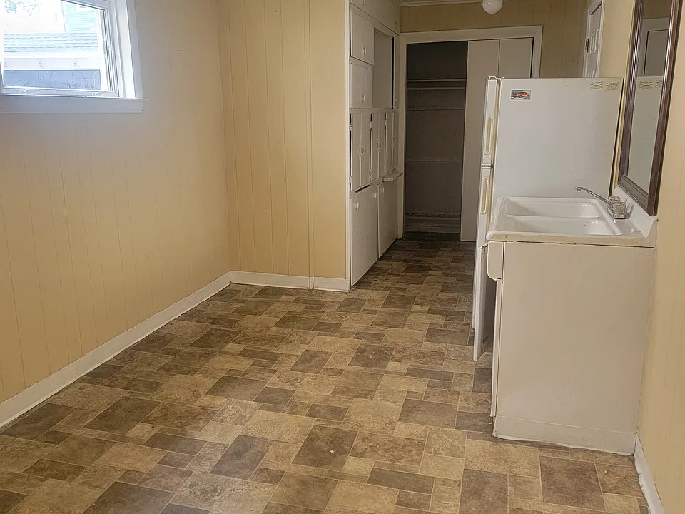 18 2nd Ave #2