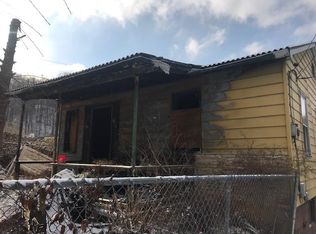 5983 Robert C Byrd Dr, Mount Hope, WV 25880