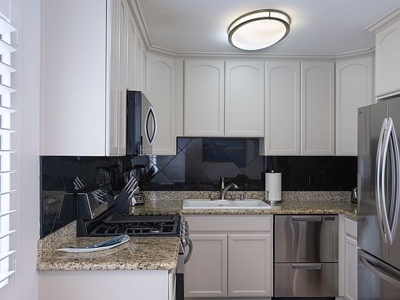 4th image of 1052 Isabella Ave Unit C