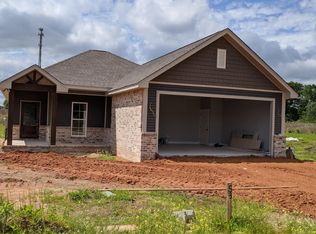 36 Barnes Field Dr, Hattiesburg, MS 39402