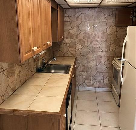 4th image of 2829 NE 30th St APT 104