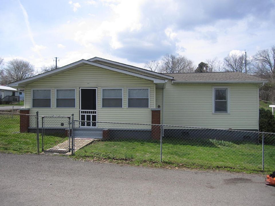 1st image of 1221 Spruce Dr