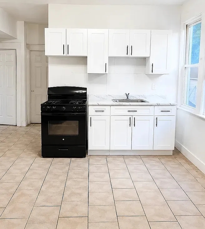 3 bed, $2,300 — Photo 2