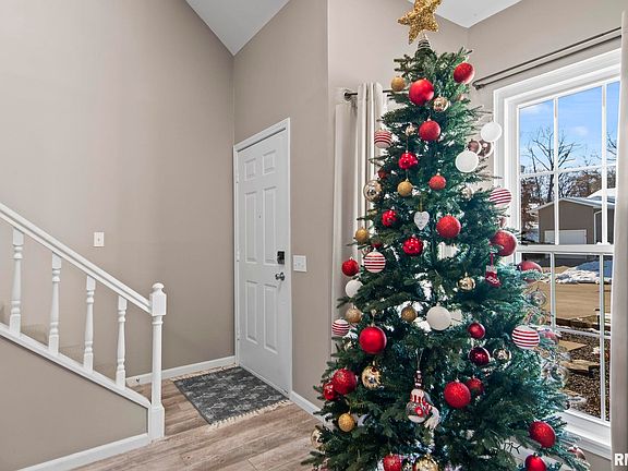 4th image of 14 Woodbury Hill Ln