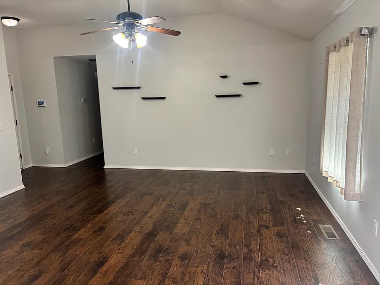 1521 Brewster Ln — Photo 20