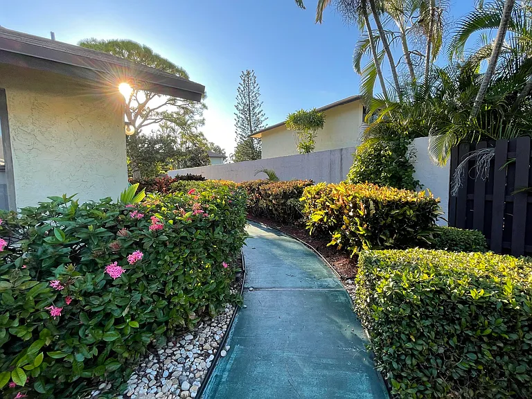 354 SW 28th Ave — Photo 43