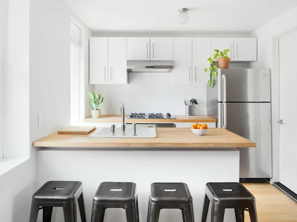 80 Conselyea Street image 2 of 8