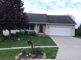 325 Nightingale Dr, Tiffin, IA 52340