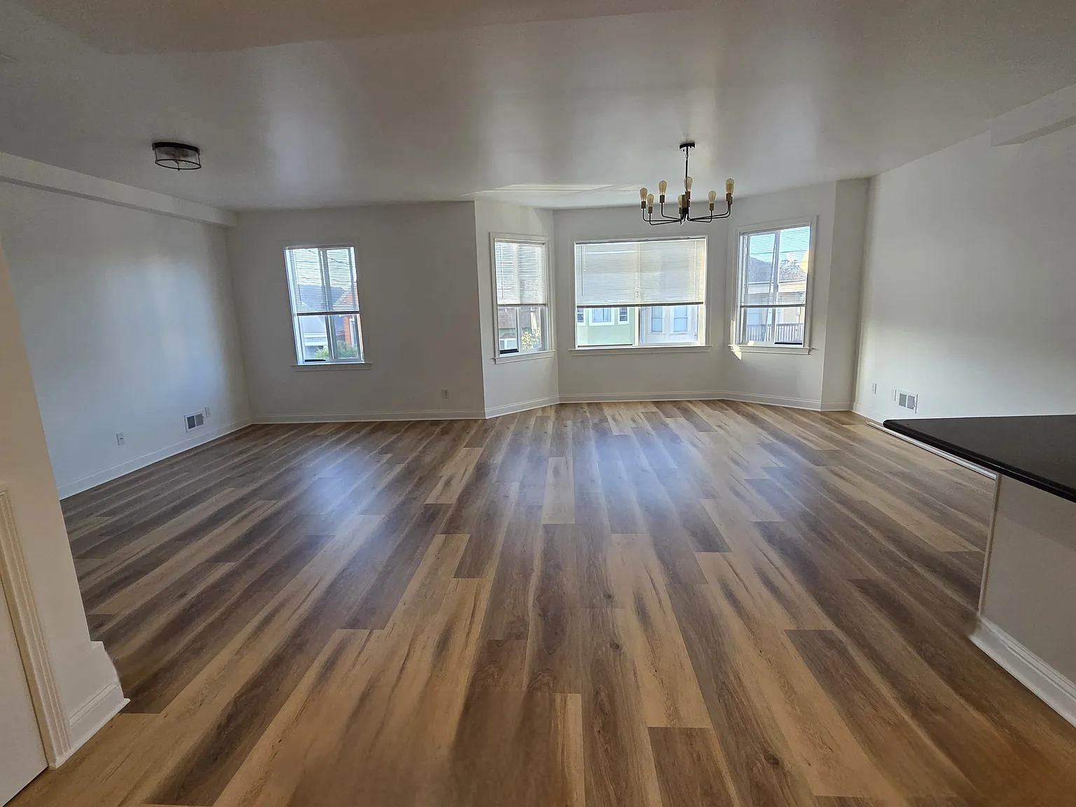 3 bed, 1600 sqft, $4,988 — Photo 1