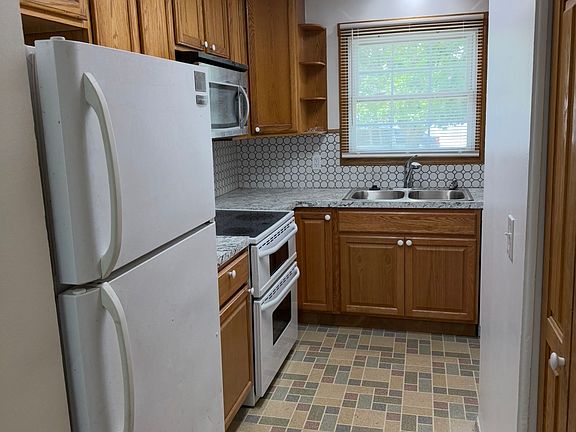 3rd image of 5020 Southwood Cir