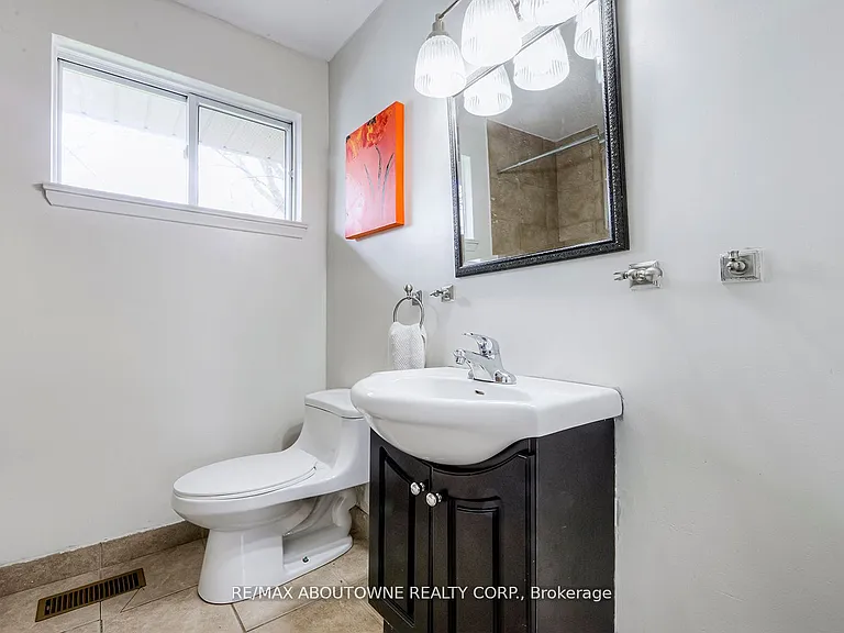 530 Lees Ln — Photo 17