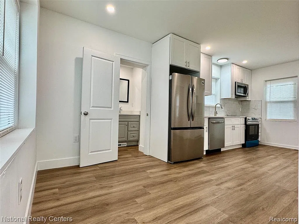 3 bed, 1.5 bath, 1291 sqft, $1,950 — Photo 3