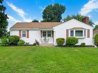 32 Hawthorne Dr, Seekonk, MA 02771