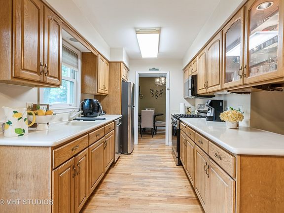 4th image of 1614 N Park Dr