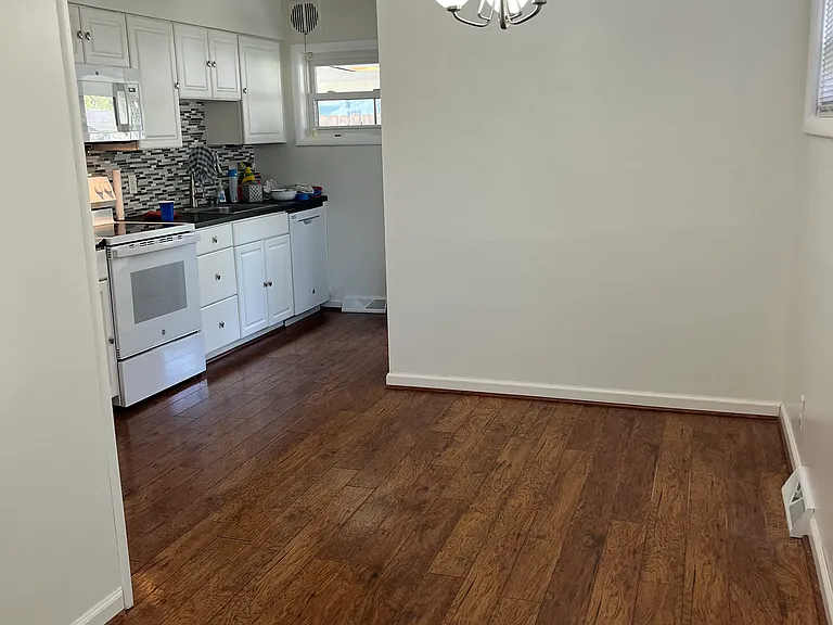 4826 Swallow Rd — Photo 6