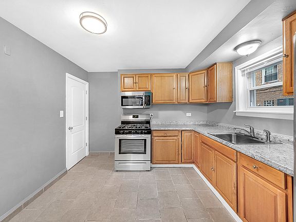 5th image of 5241 N Rockwell St APT Bs