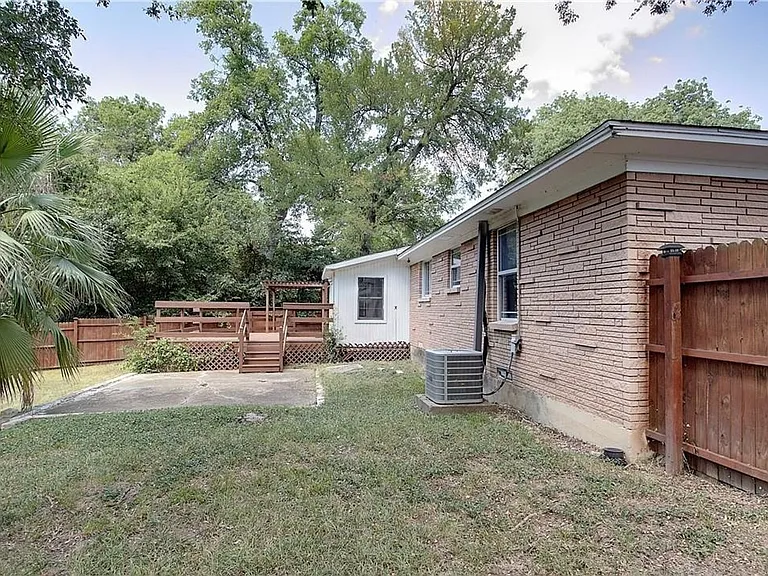 8115 Claremont Dr — Photo 20