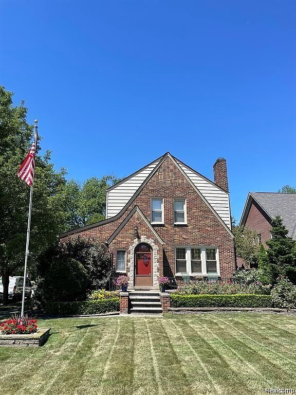 29103 Jefferson Ave, Saint Clair Shores, MI 48081 MLS 20230056328