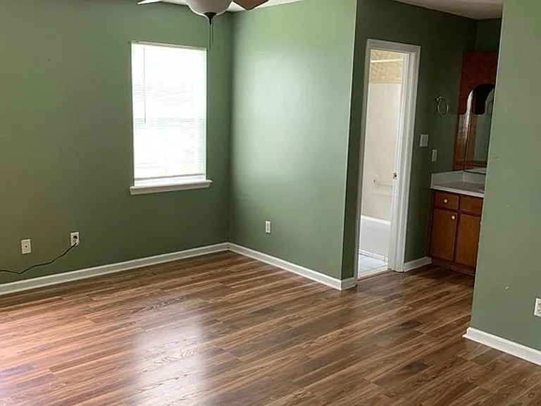 1739 Largo Cir — Photo 4