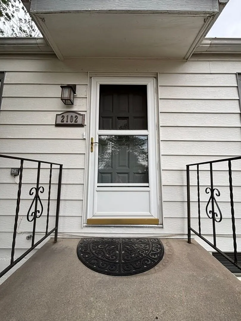 3 Bedroom 2 Bath Single Family Home — Photo 3