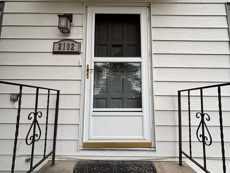 2102 S 3rd Ave — Photo 3