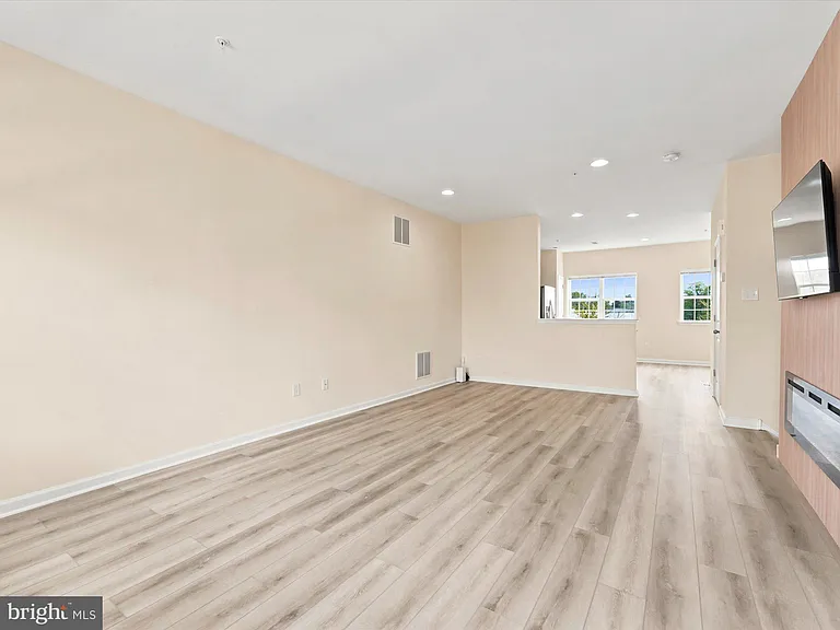 145 Mercer Ct — Photo 15