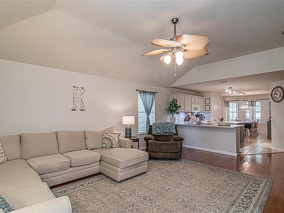 4th image of 705 Alabaster Way