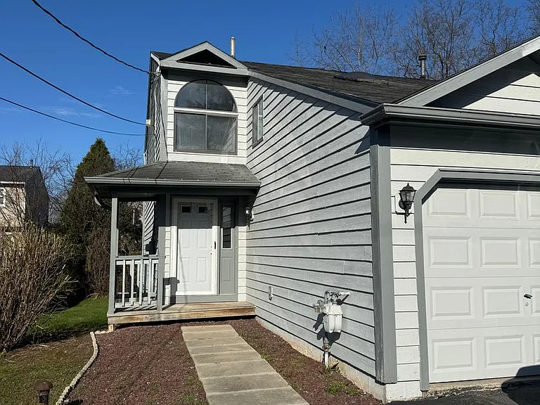 323 Gillespie Ave — Photo 3