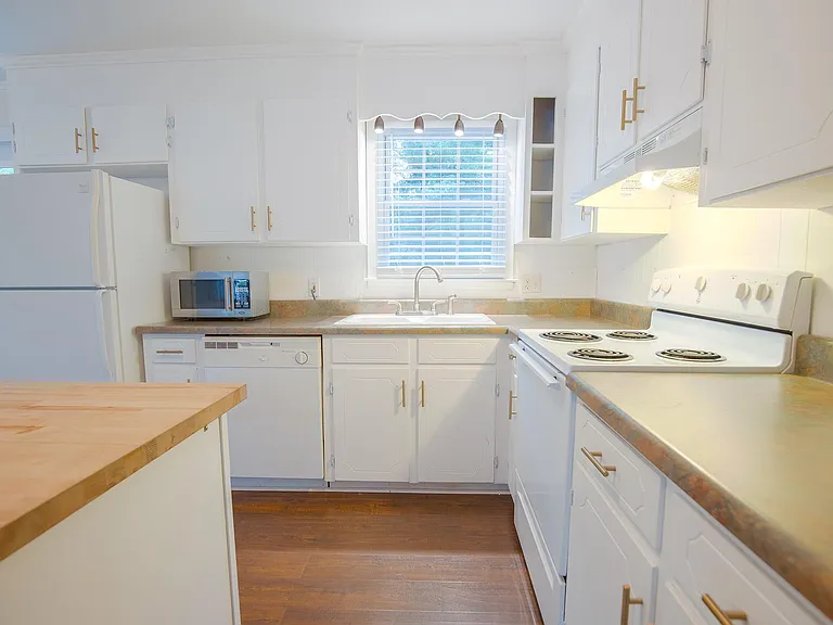 82 Pleasantdale Cir — Photo 10