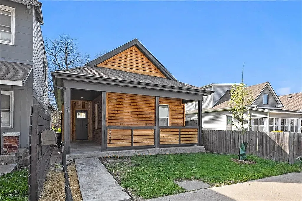 2 bed, 756 sqft, $1,800 — Photo 2