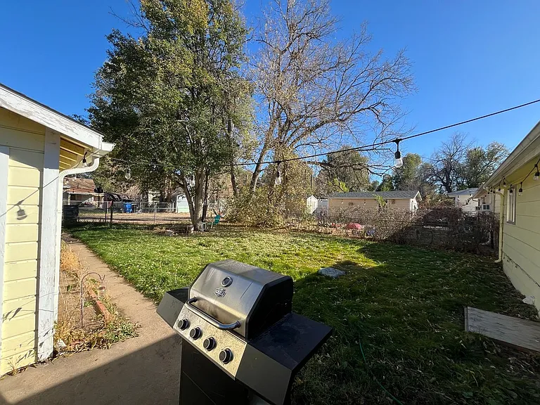 220 Bishop St — Photo 11