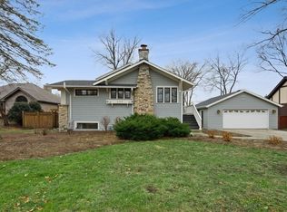 254 Traver Ave, Glen Ellyn, IL 60137