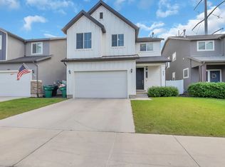 945 W McKenna Rd, Bluffdale, UT 84065